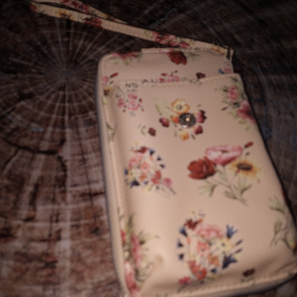 Wristlet wallet